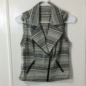 Maurices vest, Sz S